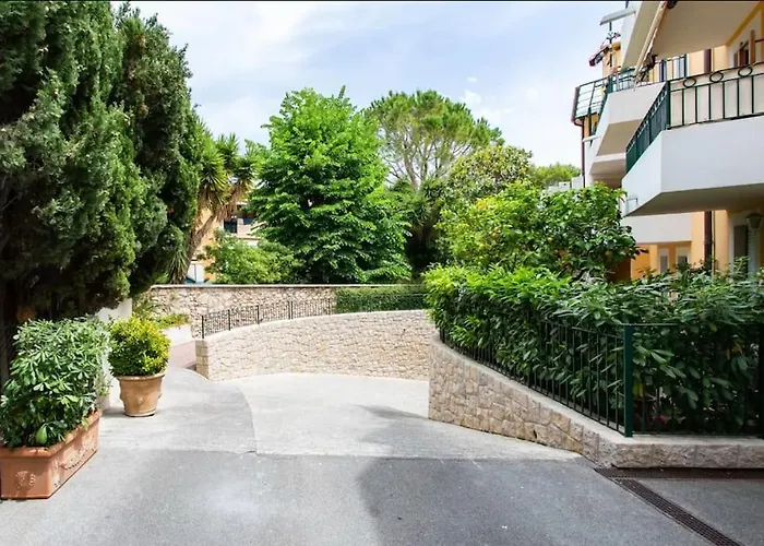 Jean Cap Ferrat Grand Avec Terrasse 费拉角圣让